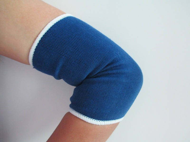 Elbow-Supports-Armband-Braces-Elbow-Pads-BasketballTennisBadminton-Gym-Arm-Protector-Sports-Breathab-32605578410